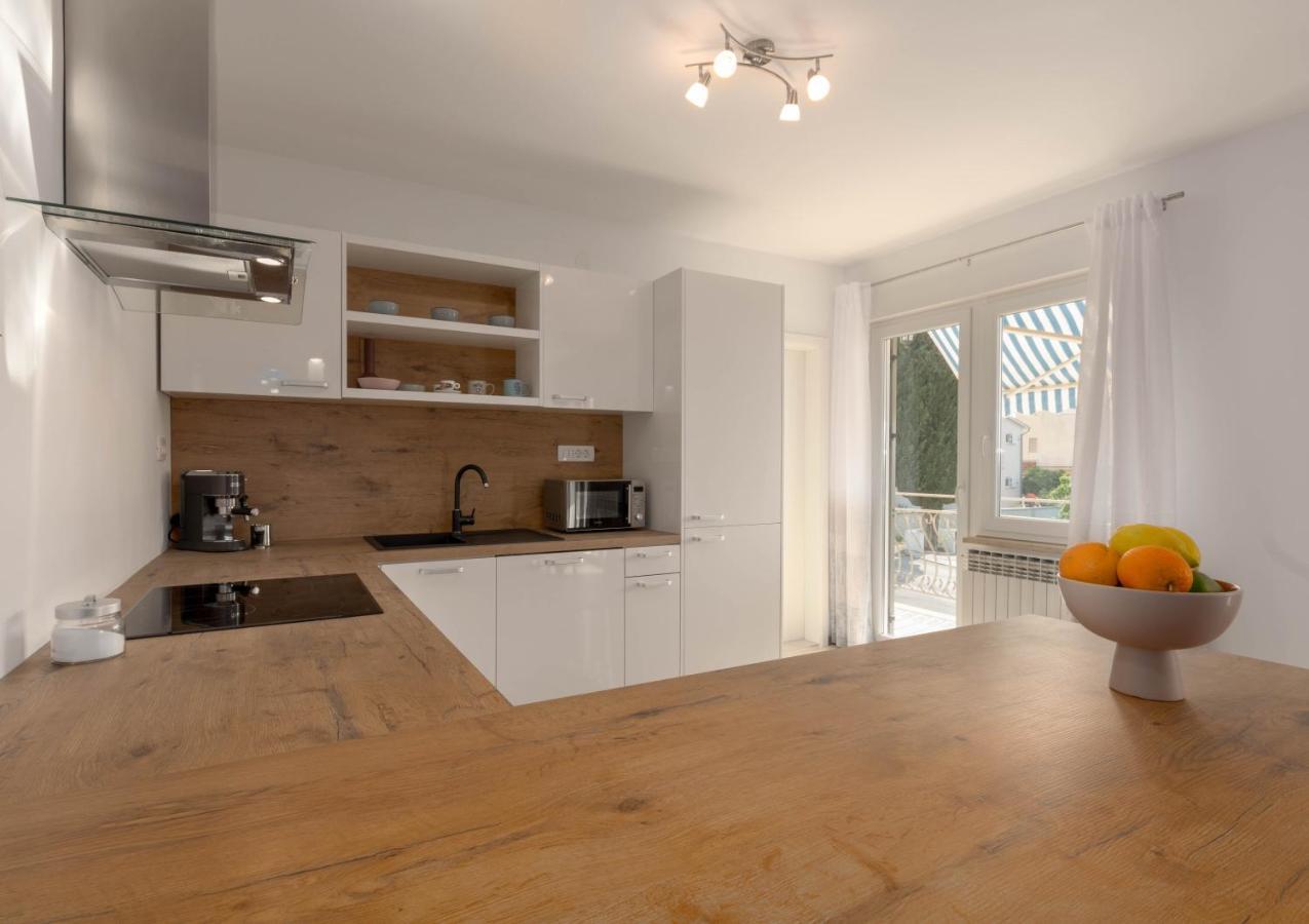 Newly Renovated Holiday Apartment Sirius Porec Exterior photo