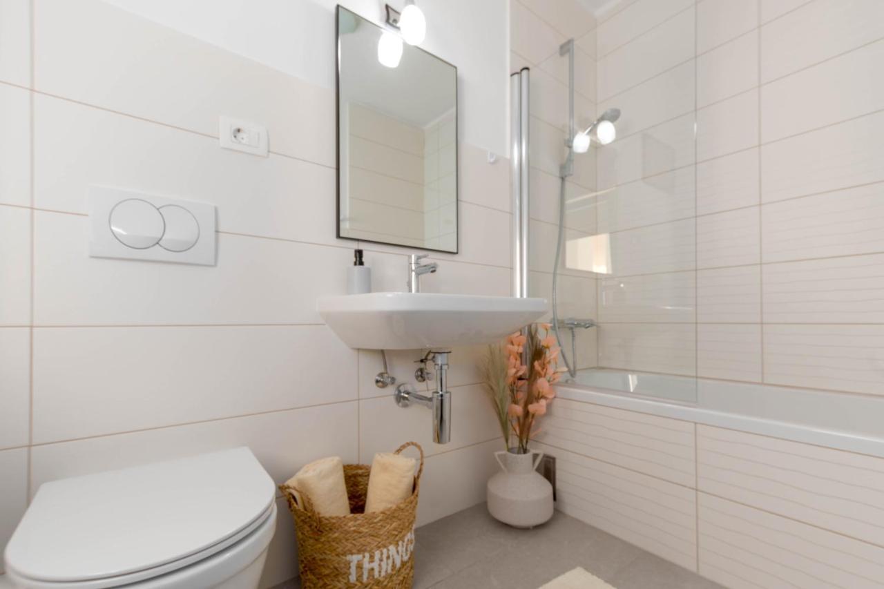 Newly Renovated Holiday Apartment Sirius Porec Exterior photo
