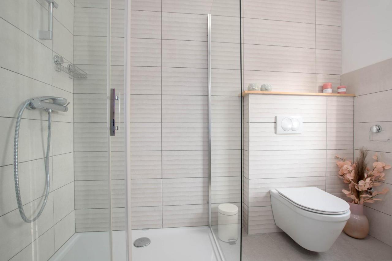 Newly Renovated Holiday Apartment Sirius Porec Exterior photo